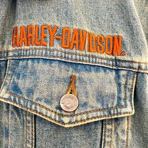 Be the cool biker you always wanted to be. Vintage HD  vest!